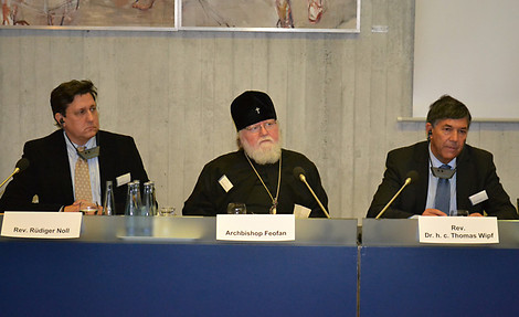 Erzbischof Feofan  vom Moskauer Patriarchat Deutschland (Mitte) in der Evangelischen Akademie Bad Boll.