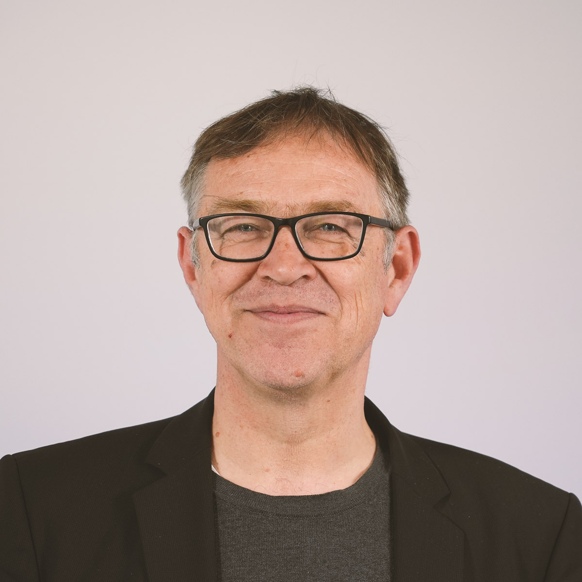 Kontaktbild des Studienleiters Dr. Albert Decker