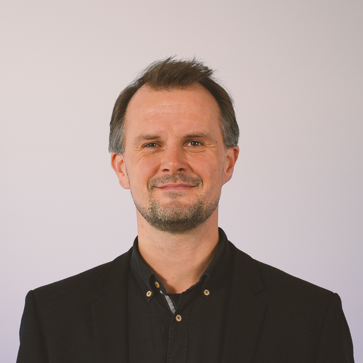 Kontaktbild von Alexander Bergholz, Referent im Bereich Kommunikation und Marketing