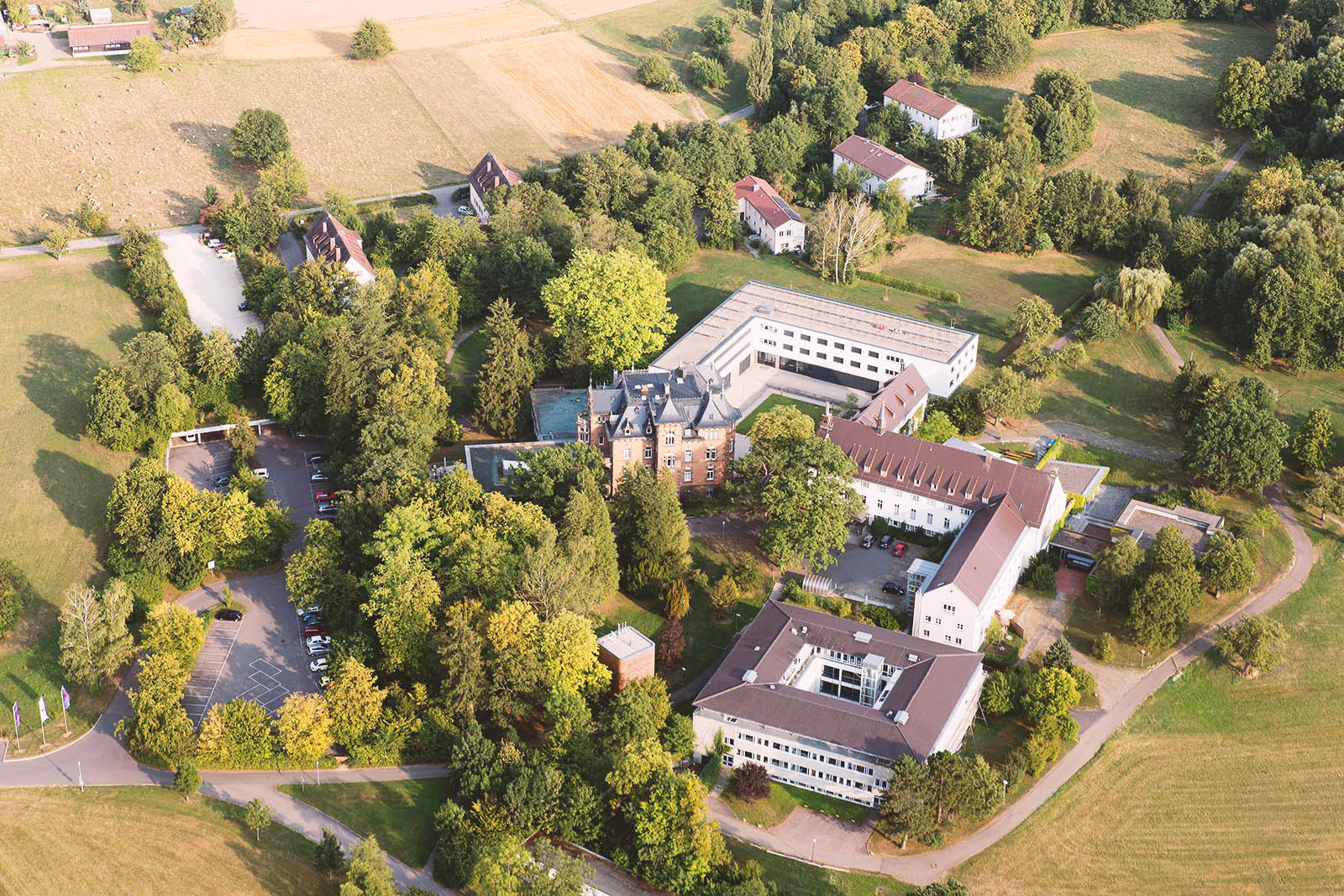 Luftbild von der Evangelischen Tagungsstätte Bad Boll