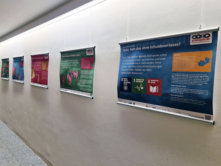 evangelische-akademie-bad-boll-kunstausstellung-2024-Verschuldungskrise_094424_kl_d7a949097a